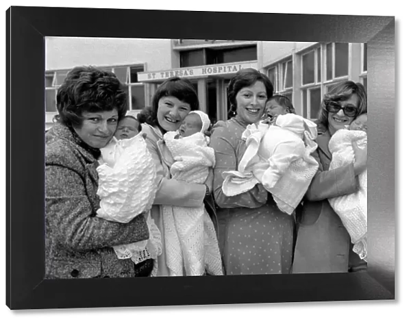 Mothers and Babies: St. Teresas Hospital, Wimbledon. February 1975 75-00632-002
