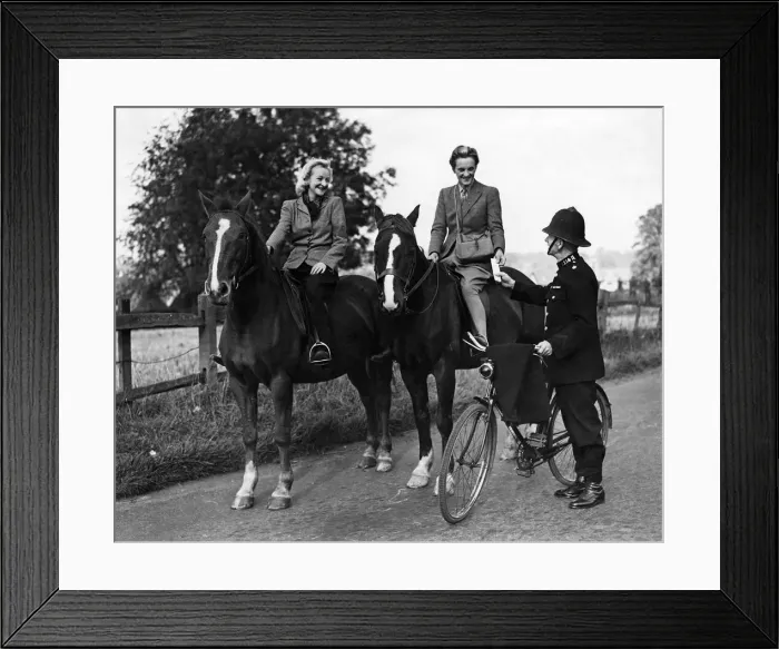 Framed Print : World war II Women: W. V. S. horse-women despatch riders are now racing round the county of Framed Print : World war II Women: W. V. S. horse-women despatch riders are now racing round the county of