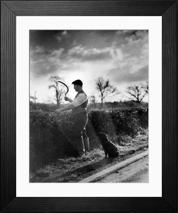 Framed Print : A traditional roadside scene: between Blindley Heath and New Chapel on the London to