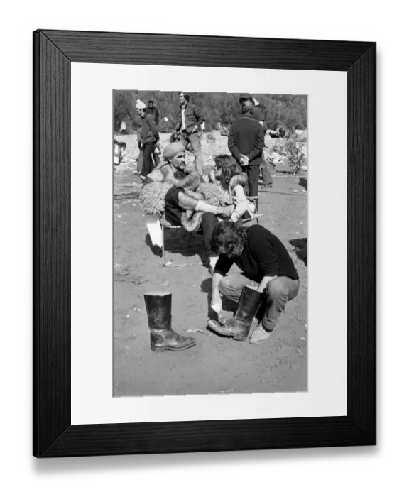 Framed Print : Sean Connery. January 1975 75-00483-002 Framed Print : Sean Connery. January 1975 75-00483-002