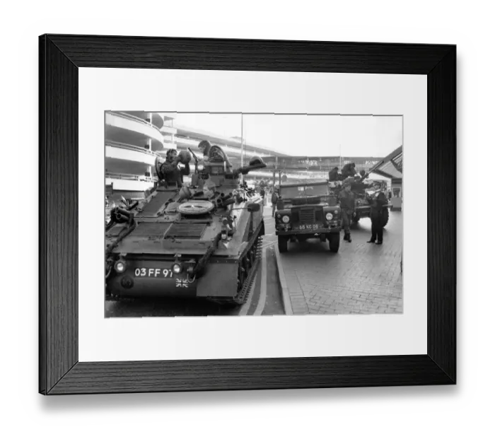 Framed Print : London. Soldiers and armoured vehicles moved into Heathrow yesterday to guard against Framed Print : London. Soldiers and armoured vehicles moved into Heathrow yesterday to guard against