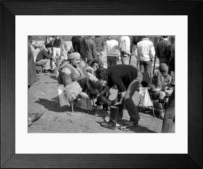 Framed Print : Sean Connery. January 1975 75-00483-004 Framed Print : Sean Connery. January 1975 75-00483-004