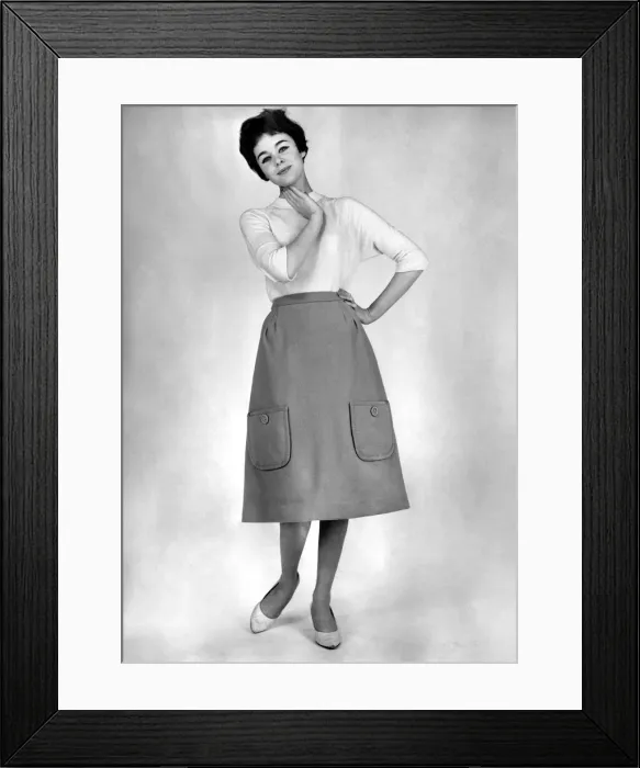 Framed Print : Reveille fashions: Jackie Jackson modelling a pocketed skirt. September 1960 P008989