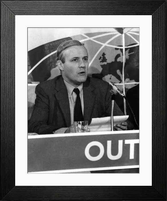 Framed Print : Mr. Anthony Wedgwood Benn, M. P. at the Press Conference on the E. E. C. May 1975 P003790 Framed Print : Mr. Anthony Wedgwood Benn, M. P. at the Press Conference on the E. E. C. May 1975 P003790