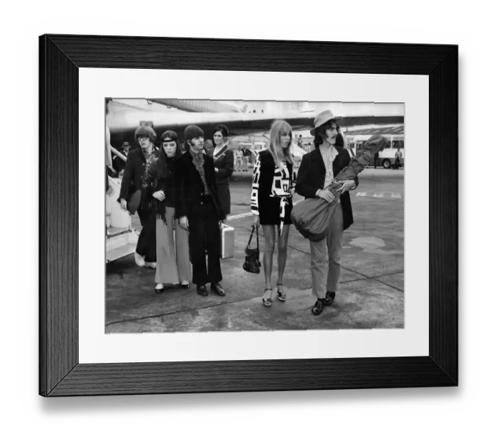 Framed Print : Ringo Starr with wife Maureen, and George Harrison with wife Pattie at Heathrow