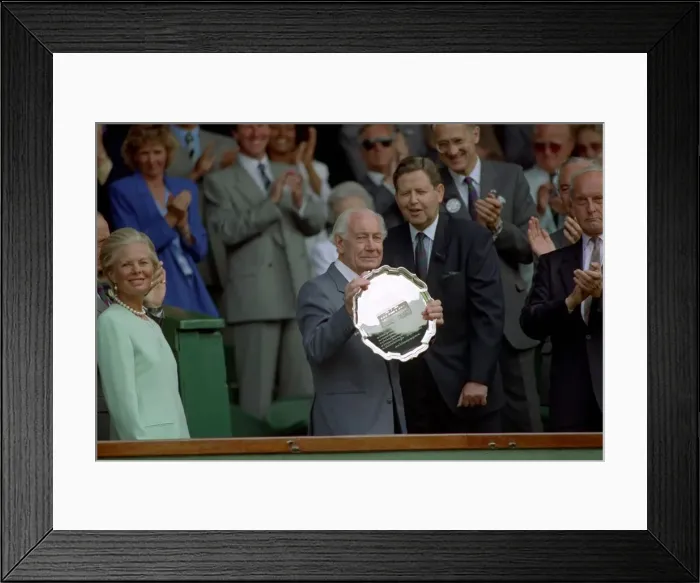 Framed Print : Former player and commentator Don Maskell receives a trophy from the Duchess of Kent Framed Print : Former player and commentator Don Maskell receives a trophy from the Duchess of Kent