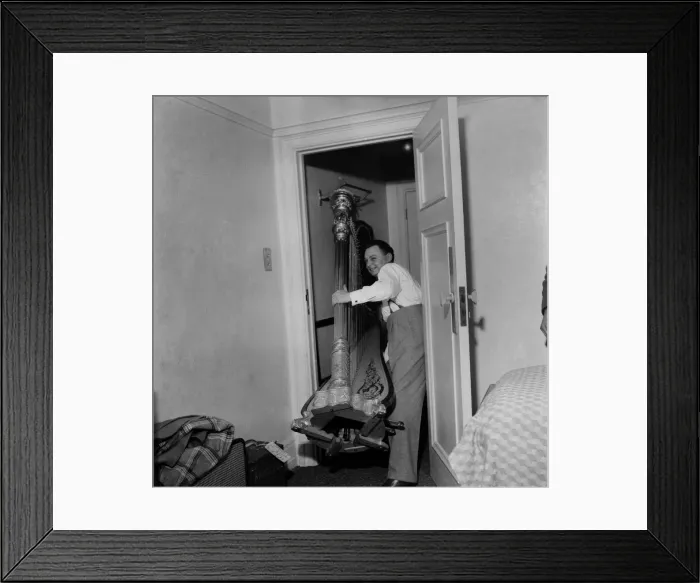 Framed Print : Bobby Maxwell age 29 is hot harpist from New York arrived in London withhis Harp worth Framed Print : Bobby Maxwell age 29 is hot harpist from New York arrived in London withhis Harp worth
