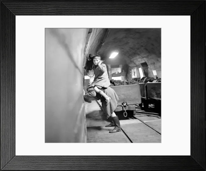 Framed Print : A helping hand All day long the youngsters flock into the Science Museum in Framed Print : A helping hand All day long the youngsters flock into the Science Museum in