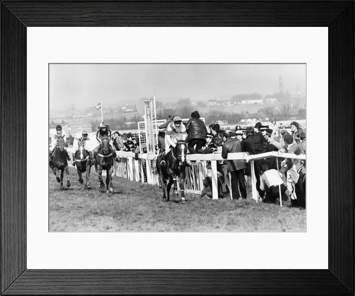 Framed Print : No46 Aldaniti with Bob Champion wins the 1981 Grand National at Aintree 6th April 1981 Framed Print : No46 Aldaniti with Bob Champion wins the 1981 Grand National at Aintree 6th April 1981