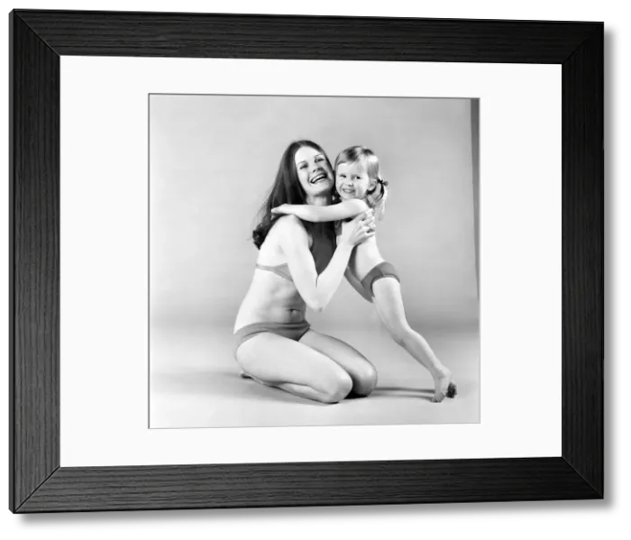 Framed Print : Woman and Children. Model Bertie Meaden and Daughters. March 1975 75-01632-005 Framed Print : Woman and Children. Model Bertie Meaden and Daughters. March 1975 75-01632-005