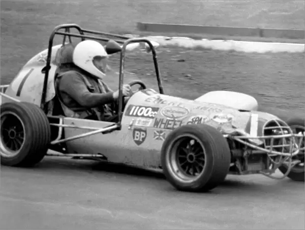 Mini Grand Prix: White City Stadium: Graham Hill. March 1975 75-01610-004
