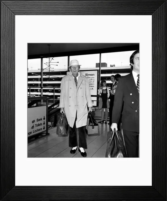 Framed Print : Film actor Danny Kaye at Heathrow airport. January 1975 75-00294-001 Framed Print : Film actor Danny Kaye at Heathrow airport. January 1975 75-00294-001