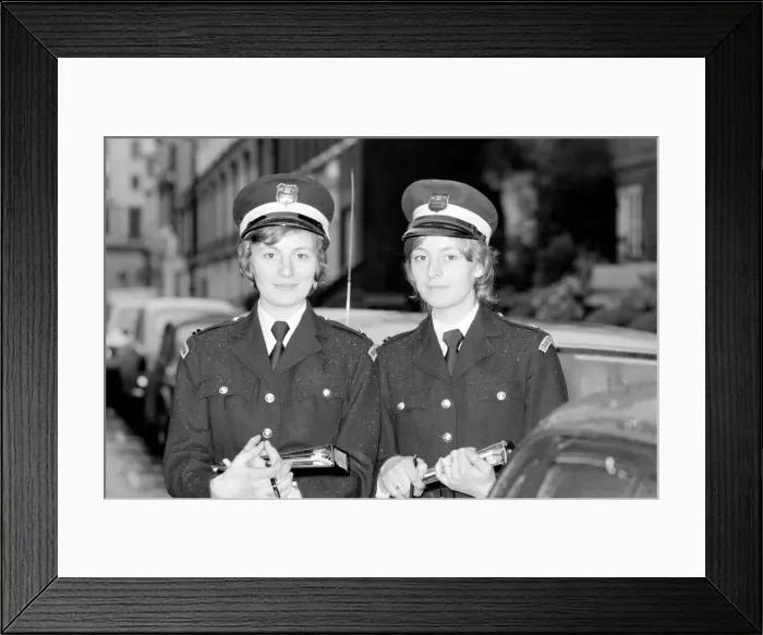 Framed Print : Mrs. Edwina Roberts and sister Mrs. Louise Lancefield both traffic wardens in Chelsea Framed Print : Mrs. Edwina Roberts and sister Mrs. Louise Lancefield both traffic wardens in Chelsea