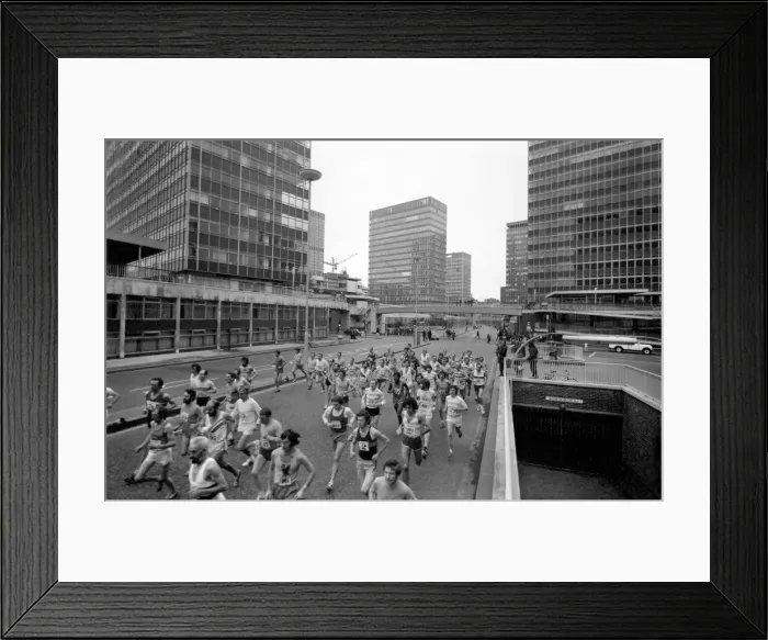 Framed Print : The City of London New Years Day Races. January 1975 75-00006-005