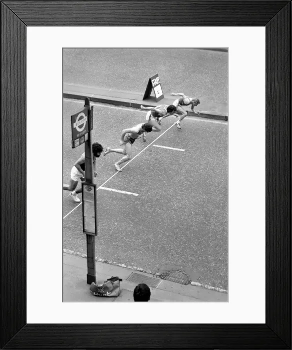 Framed Print : The City of London New Years Day Races. January 1975 75-00006-003