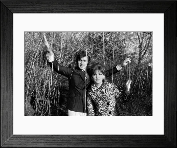 Framed Print : Singer Engelbert Humperdinck plays host to special guest Italian actress Gina Framed Print : Singer Engelbert Humperdinck plays host to special guest Italian actress Gina