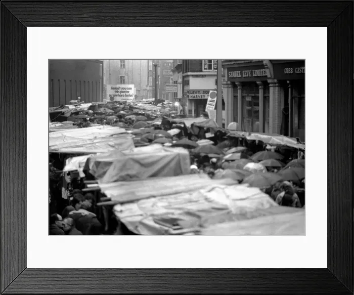 Framed Print : Last of the big spenders at Petticoat Lane. The scene in Petticoat Lane