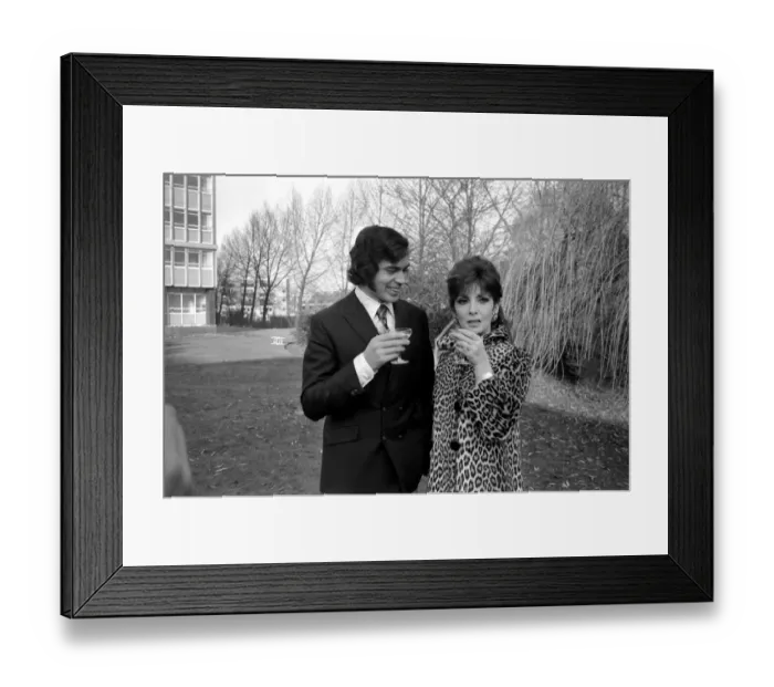 Framed Print : Singer Engelbert Humperdinck plays host to special guest Italian actress Gina