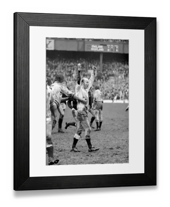 Framed Print : Action from the Triple Crown match between England (7) v. Scotland (6) at Twickenham Framed Print : Action from the Triple Crown match between England (7) v. Scotland (6) at Twickenham