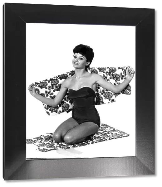 Reveille Fashions: Meriel Weston. May 1961 P006362