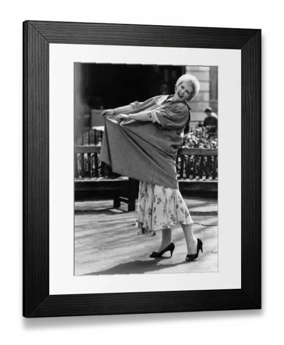 Framed Print : New Look - super slimmer Jackie Hendry shows how much weight shes lost