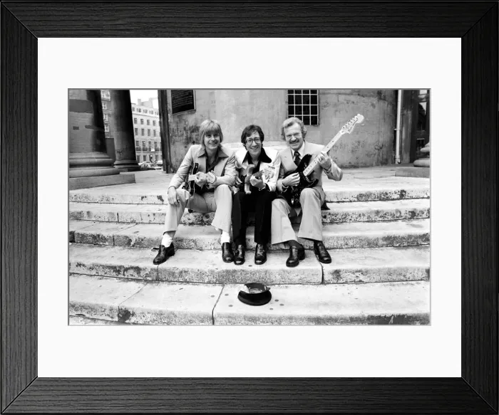 Framed Print : The Shadows busking on the steps of St Brides August 1977 77-04357-029 Framed Print : The Shadows busking on the steps of St Brides August 1977 77-04357-029