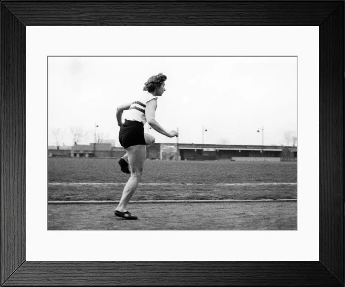 Framed Print : Athlete Pam Elliott. P006210 Framed Print : Athlete Pam Elliott. P006210