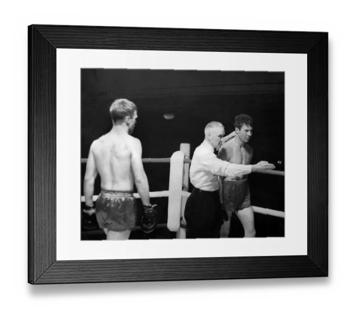 Framed Print : Sport Boxer: Ref Jin Mahoney calls a halt to the Willie Fisher e Alf Matthews fight as he