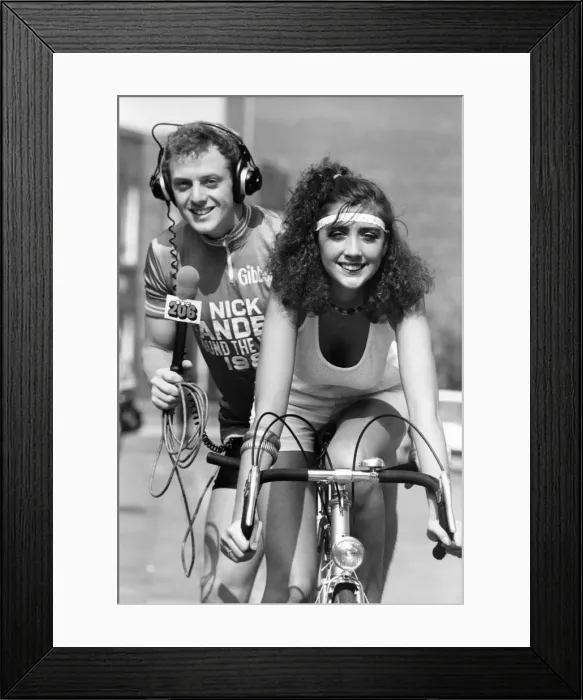 Framed Print : Nick Sanders, cycled round world in 134 days. September 1981 P007250 Framed Print : Nick Sanders, cycled round world in 134 days. September 1981 P007250