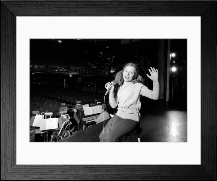 Framed Print : Singer Lena Zavaroni. March 1975 75-01430-007