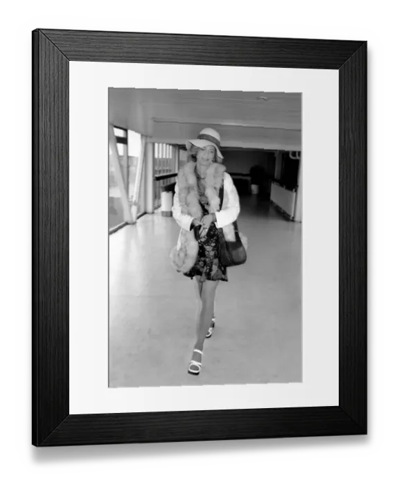 Framed Print : Linda Lee wife of Bruce Lee. February 1975 75-00640-003