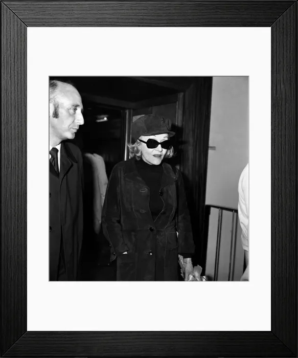 Framed Print : Marlene Dietrich. January 1975 75-00593-003 Framed Print : Marlene Dietrich. January 1975 75-00593-003