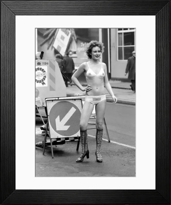Framed Print : Model Carolyn Wright seen here on the streets of London modelling the 1975 Summer