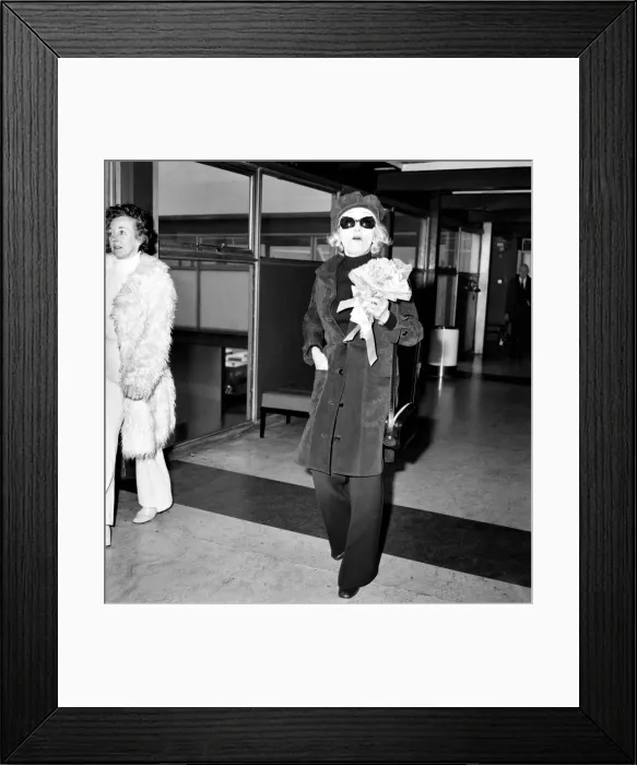 Framed Print : Marlene Dietrich. January 1975 75-00593-001