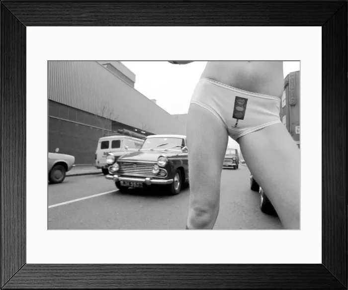 Framed Print : Model Carolyn Wright seen here on the streets of London modelling the 1975 Summer Framed Print : Model Carolyn Wright seen here on the streets of London modelling the 1975 Summer
