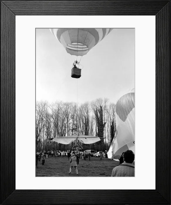 Framed Print : Record attempt. Hanger Kite and Balloon. Attempt to beat World Record Framed Print : Record attempt. Hanger Kite and Balloon. Attempt to beat World Record