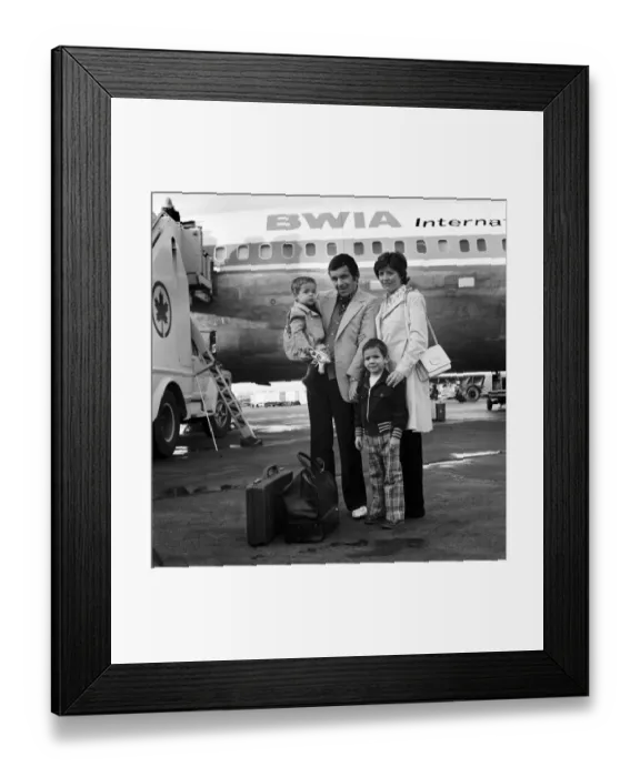 Framed Print : Golfer Tony Jacklin with his wife and two sons Warren aged 2 in his arms Framed Print : Golfer Tony Jacklin with his wife and two sons Warren aged 2 in his arms