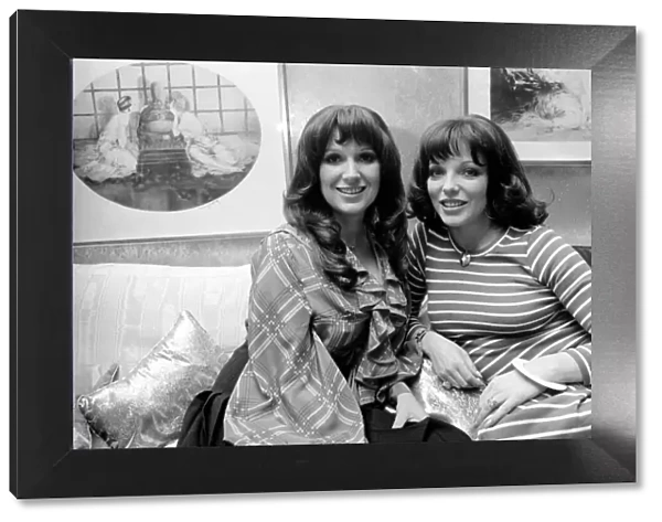 Actress Joan Collins and Evie Bricusse. January 1975 75-00497-001