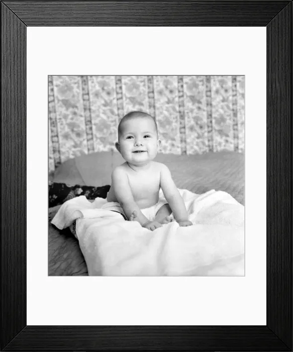 Framed Print : 7 month old baby January 75-00018-001-002 Framed Print : 7 month old baby January 75-00018-001-002