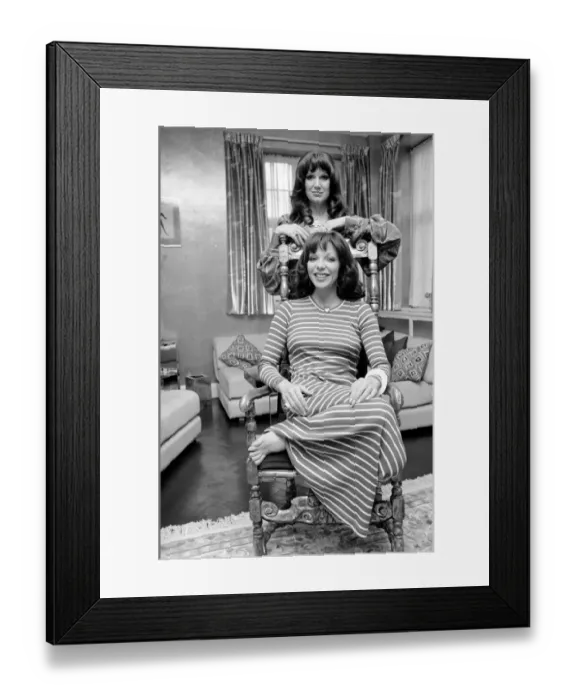 Framed Print : Actress Joan Collins and Evie Bricusse. January 1975 75-00497-003