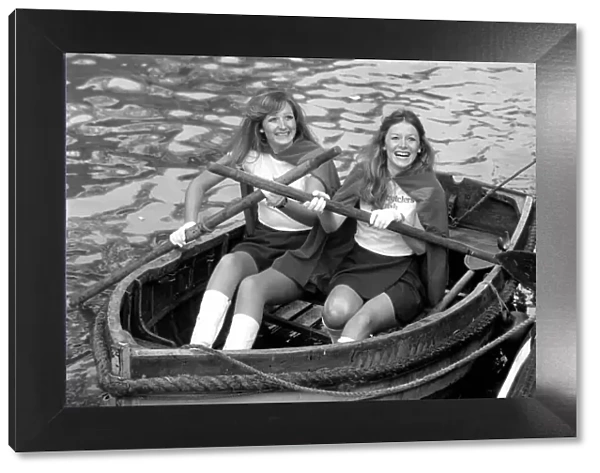 Boating on the Thames - Teresa Galvin and Sharon Murphy. January 1975 75-00298