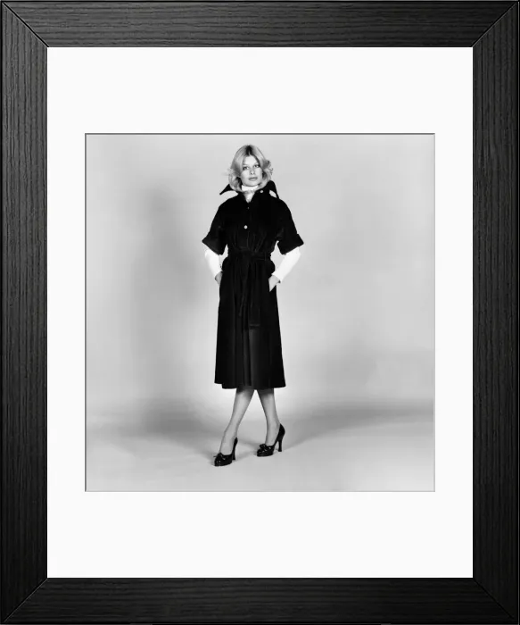 Framed Print : Womens: 1970s Fashionss  /  M: Jilly Johnson. January 1975 75-00001-008
