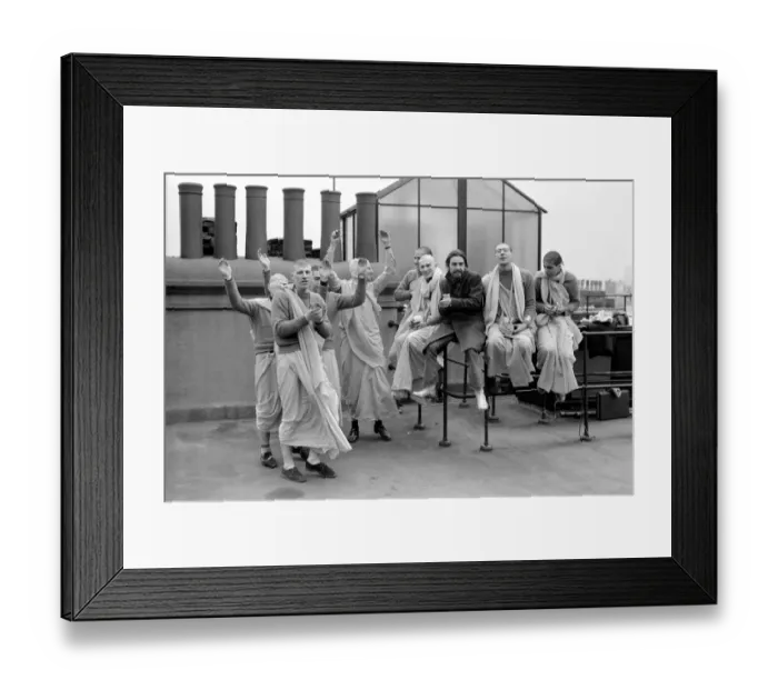 Framed Print : George Harrison with the Radha Krishna. March 1970 70-02272-002 Framed Print : George Harrison with the Radha Krishna. March 1970 70-02272-002