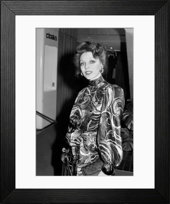 Framed Print : First Night of The Deja Revue. A Revue of Revues. Joan Collins. December 1974 74-7677