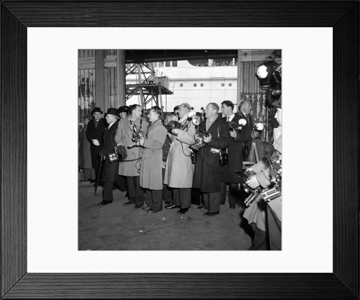 Framed Print : The departure of Sir Anthony Eden and Lady Eden on the New Zealand line ship Rangitata Framed Print : The departure of Sir Anthony Eden and Lady Eden on the New Zealand line ship Rangitata