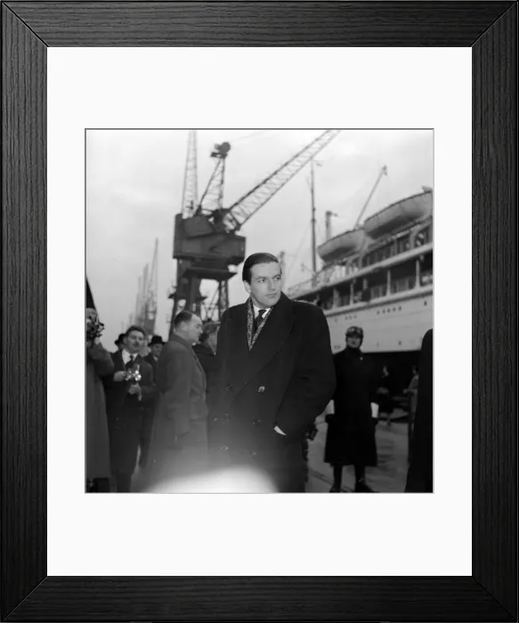 Framed Print : The departure of Sir Anthony Eden and Lady Eden on the New Zealand line ship Rangitata Framed Print : The departure of Sir Anthony Eden and Lady Eden on the New Zealand line ship Rangitata