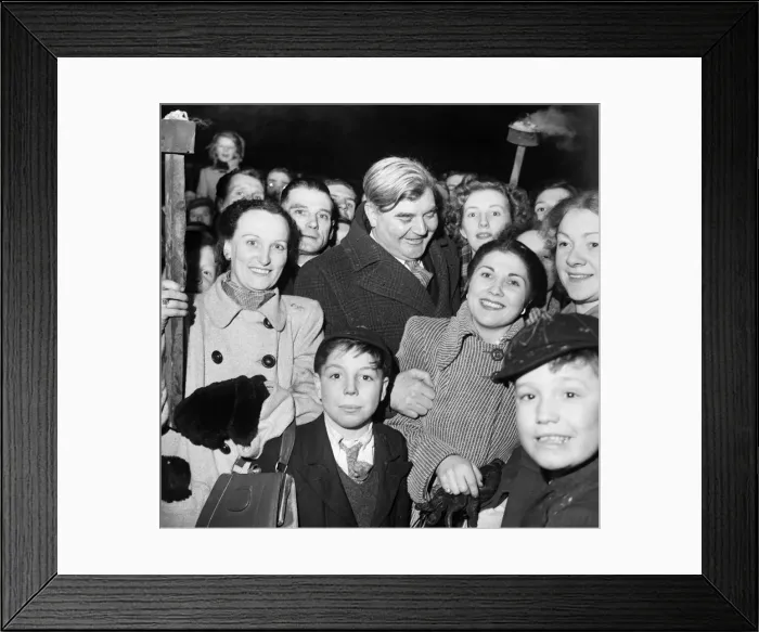 Framed Print : General Election at Tredegan. February 1950 O22756-001 Framed Print : General Election at Tredegan. February 1950 O22756-001