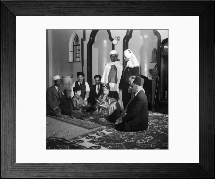 Framed Print : Abdullah Satar at an Arab Ceremony in a Cardiff Mosque before leaving on a pilgrimage to