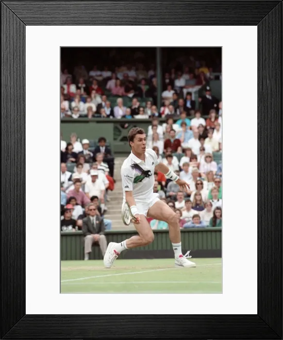 Framed Print : All England Lawn Tennis Championships at Wimbledon. Mens Singles Third Round match Framed Print : All England Lawn Tennis Championships at Wimbledon. Mens Singles Third Round match