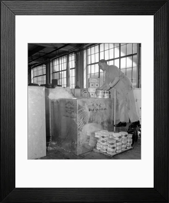 Framed Print : Huntley and Palmer Biscuits: Boys in biscuit factory seen here loading crate for export Framed Print : Huntley and Palmer Biscuits: Boys in biscuit factory seen here loading crate for export